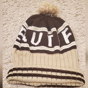BEAUTIFUL pom pom beanie